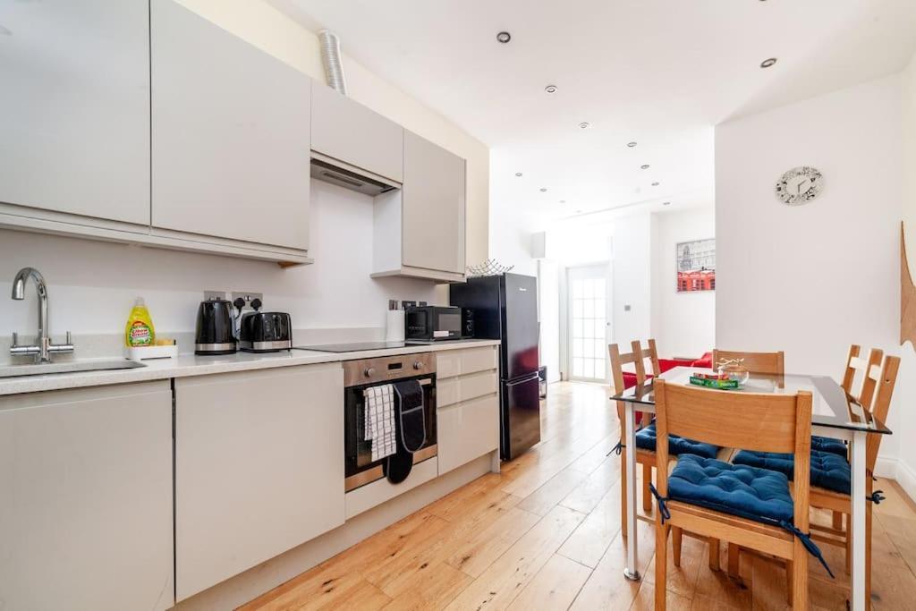 Spacious Retreat 2-Bed In Popular Camden Town London Bagian luar foto