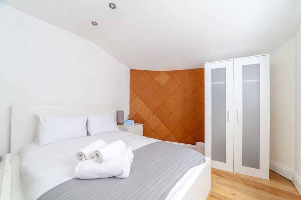 Spacious Retreat 2-Bed In Popular Camden Town London Bagian luar foto