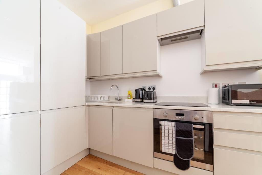 Spacious Retreat 2-Bed In Popular Camden Town London Bagian luar foto