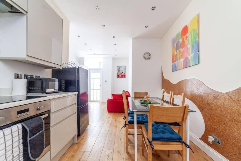 Spacious Retreat 2-Bed In Popular Camden Town London Bagian luar foto